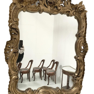 Miroir Louis XV en bois sculpté doré – XVIIIᵉ siècle
