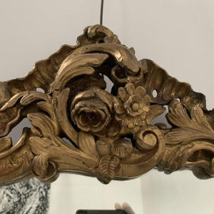 Miroir Louis XV en bois sculpté doré – XVIIIᵉ siècle