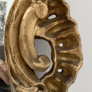 Miroir Louis XV en bois sculpté doré – XVIIIᵉ siècle