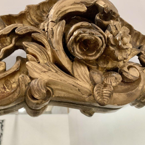 Miroir Louis XV en bois sculpté doré – XVIIIᵉ siècle