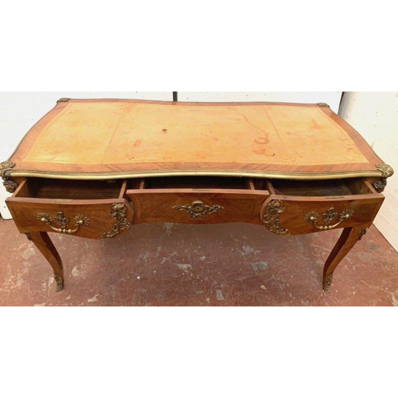 Ceremonieel bureau in Lodewijk XV-stijl, met een blad van lichtbruin leer – 19e eeuw