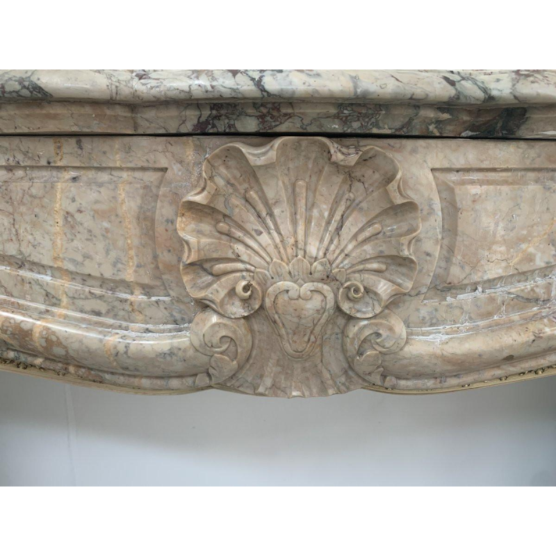 Cheminée de style Louis XV en marbre de brèche rouge – XIXᵉ siècle