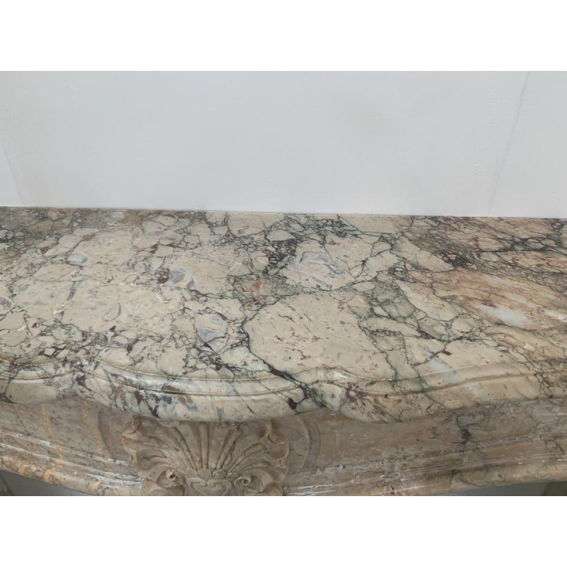 Cheminée de style Louis XV en marbre de brèche rouge – XIXᵉ siècle