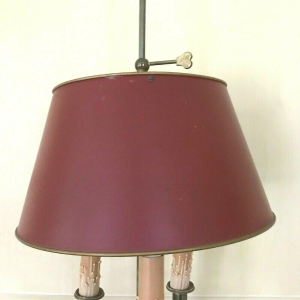 Lampe bouillotte à trois lumières de style Louis XVI – XXᵉ siècle