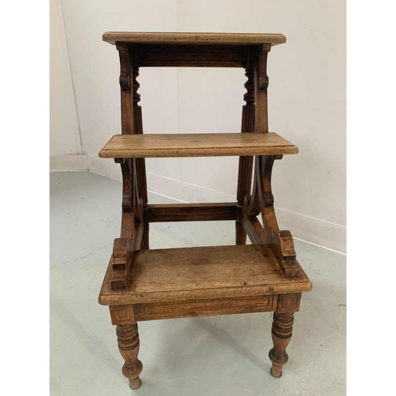 Bibliotheektrap van gebeitst hout met drie treden – 19e eeuw