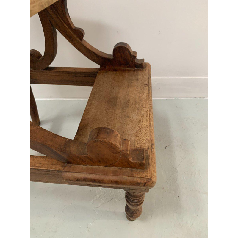 Escalier de bibliothèque en bois teinté à trois marches – XIXᵉ siècle