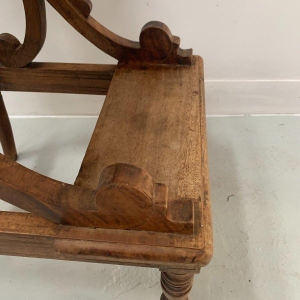 Escalier de bibliothèque en bois teinté à trois marches – XIXᵉ siècle