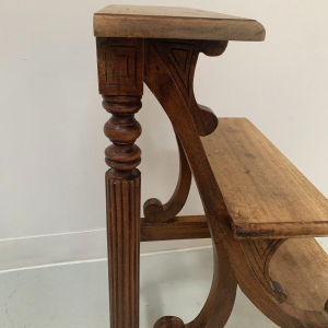 Bibliotheektrap van gebeitst hout met drie treden – 19e eeuw