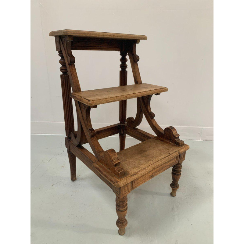 Bibliotheektrap van gebeitst hout met drie treden – 19e eeuw
