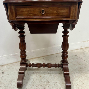 Table a ouvrage d'époque Napoléon en acajou et placage XIX siècle