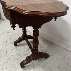 Table a ouvrage d'époque Napoléon en acajou et placage XIX siècle