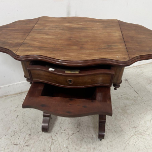 Table a ouvrage d'époque Napoléon en acajou et placage XIX siècle