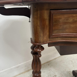 Werktafel van mahoniehout en fineer uit het Napoleontische tijdperk, 19e eeuw.