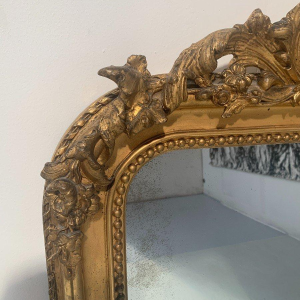 Miroir de style Louis XV en bois et stuc doré à la feuille d'or – XIXᵉ siècle