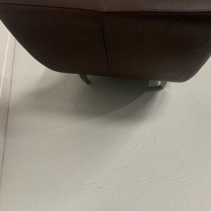 Banquette de relaxation en damier de cuir noir – XXᵉ siècle