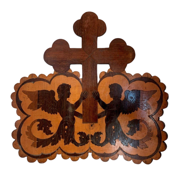 Panneau en bois de marqueterie, décor d’anges ailés – XIXᵉ siècle