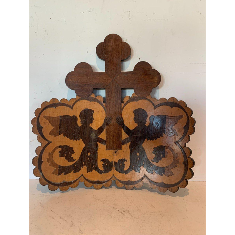 Panneau en bois de marqueterie, décor d’anges ailés – XIXᵉ siècle