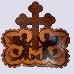 Panneau en bois de marqueterie, décor d’anges ailés – XIXᵉ siècle