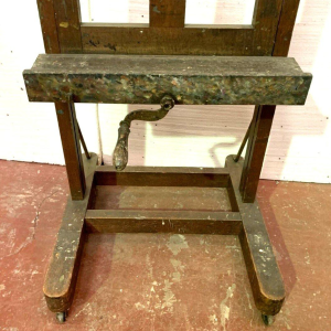 Chevalet de peinture à crémaillère en chêne massif – XIXᵉ siècle