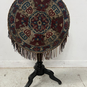 Guéridon basculant Napoléon III en bois noirci – XIXᵉ siècle