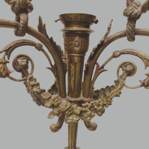 Louis XVI style chandelier in bronze with frosted glass candle holders – 20th century