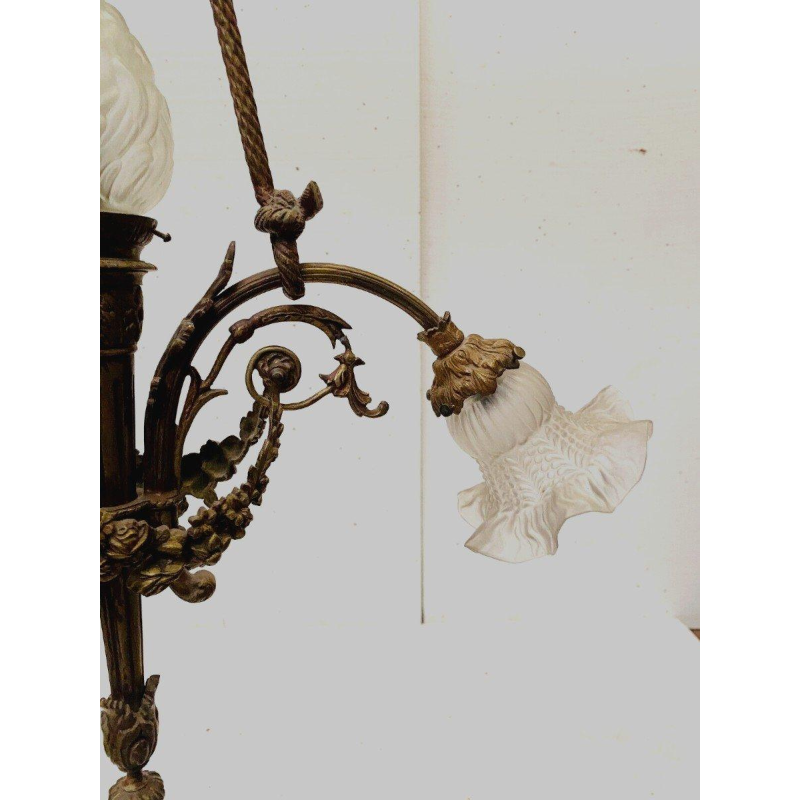 Lustre de style Louis XVI en bronze et bobèches en verre dépoli – XXᵉ siècle