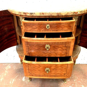 Halvemaanvormige commode in Lodewijk XVI-stijl met marqueterie en kubusvormige voet – 20e eeuw