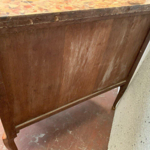 Commode en demi-lune de style Louis XVI en marqueterie à fond de cubes – XXᵉ siècle