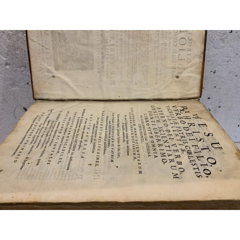 Drankkast en spellenkist vermomd als antieke boeken – 20e eeuw