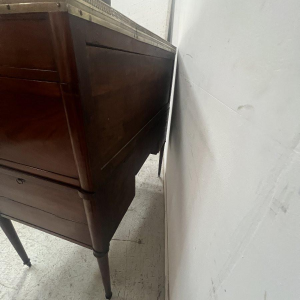 Bureau à cylindre de style Louis XVI en acajou – XIXᵉ siècle