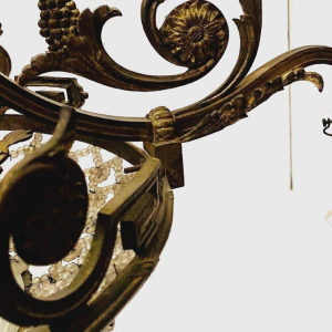 Lustre de style Louis XV en bronze et verre dépoli – début XXᵉ siècle