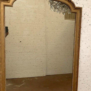 Miroir de style Louis XVI en bois et stuc doré – XIXᵉ siècle