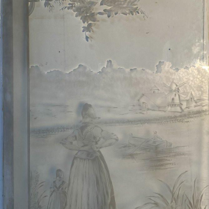 Ensemble de trois vitres gravées à l'acide "Paysage animé, personnages" fin XIXᵉ siècle