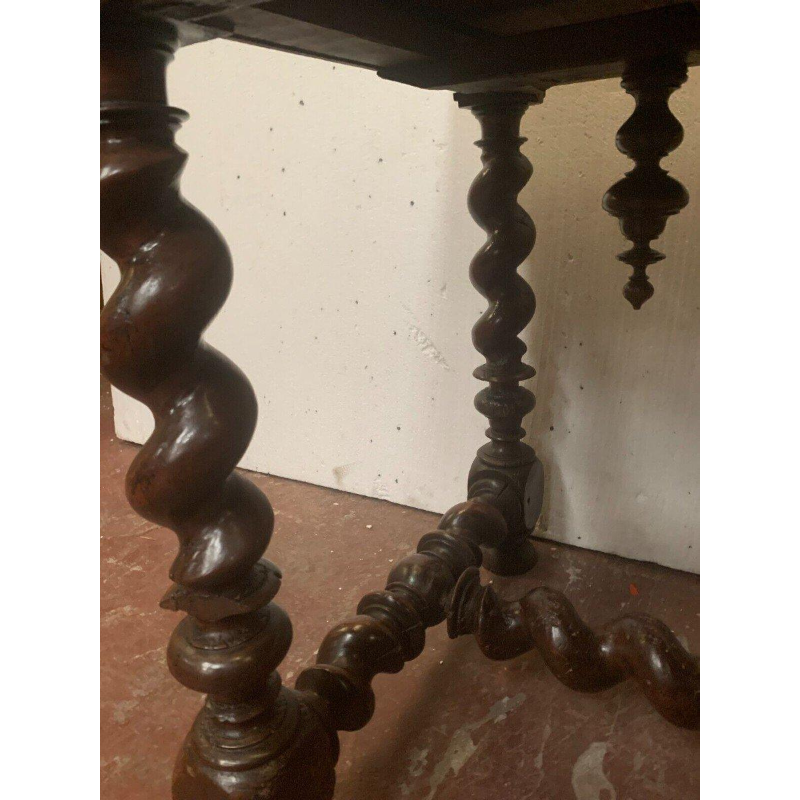 Table bureau de style Louis XIII en noyer sculpté, XIXᵉ siècle
