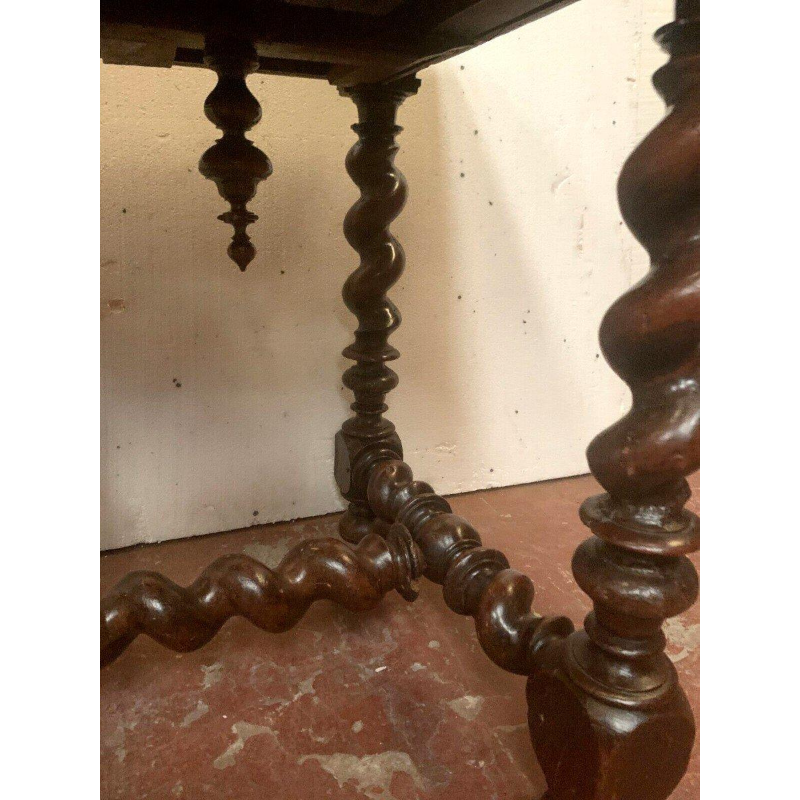 Table bureau de style Louis XIII en noyer sculpté, XIXᵉ siècle