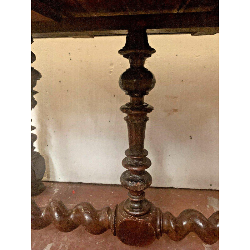 Table bureau de style Louis XIII en noyer sculpté, XIXᵉ siècle