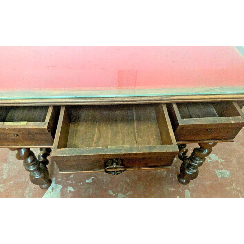 Table bureau de style Louis XIII en noyer sculpté, XIXᵉ siècle