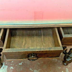 Table bureau de style Louis XIII en noyer sculpté, XIXᵉ siècle