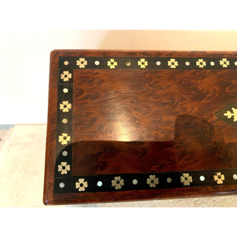 Boîte à gants Napoléon III en loupe de thuya et marqueterie Boulle, XIXᵉ siècle