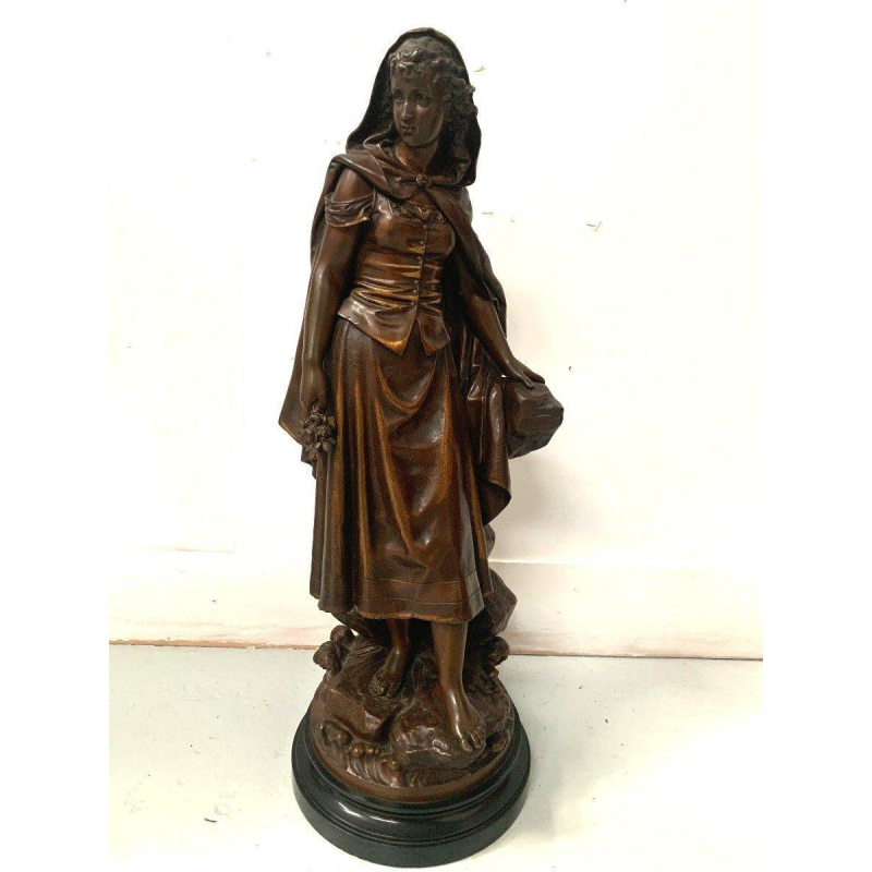 Pierre Ernst Bouret "Jeune fille à la cape" sculpture en bronze patiné, XXᵉ siècle