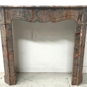 Louis XV style "Pompadour" model fireplace in pink marble, late 19th / early 20th century