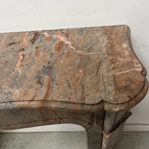 Louis XV style "Pompadour" model fireplace in pink marble, late 19th / early 20th century