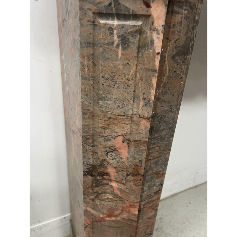 Louis XV style "Pompadour" model fireplace in pink marble, late 19th / early 20th century