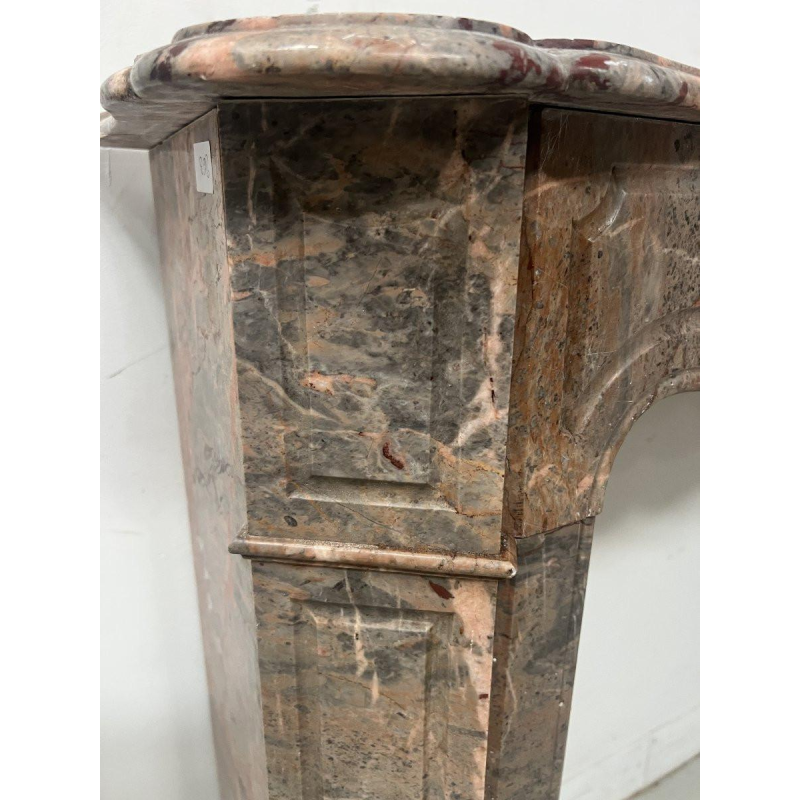 Louis XV style "Pompadour" model fireplace in pink marble, late 19th / early 20th century