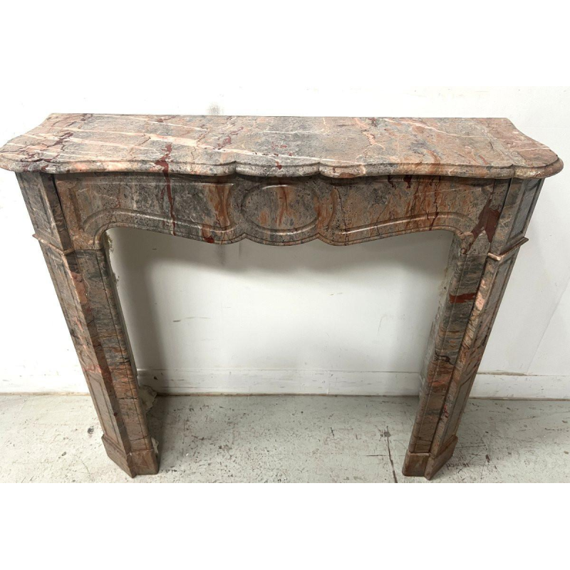 Louis XV style "Pompadour" model fireplace in pink marble, late 19th / early 20th century