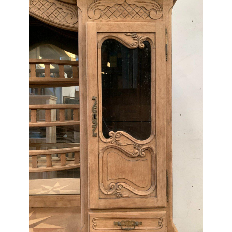 Tweedelig dressoir in Louis XV-stijl van massief eikenhout, 20e eeuw.