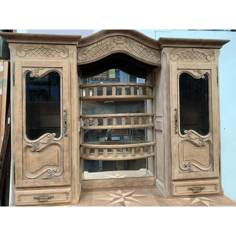 Buffet deux corps de style Louis XV en chêne massif, XXᵉ siècle