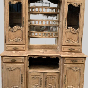 Tweedelig dressoir in Louis XV-stijl van massief eikenhout, 20e eeuw.