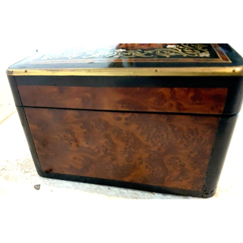 Jewelry box in thuya burl and engraved brass marquetry, 19th century