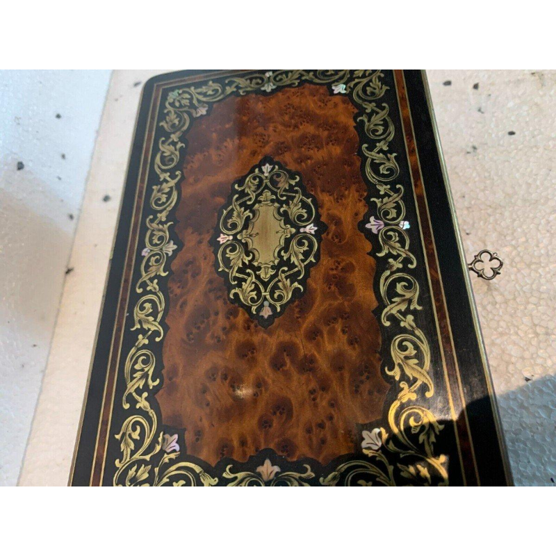 Boîte à bijoux en loupe de thuya et marqueterie de laiton gravé, XIXᵉ siècle